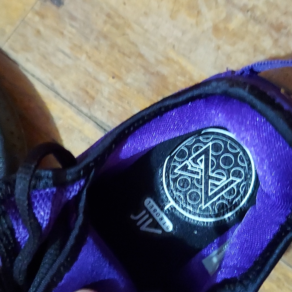 Nike - Picture 3 of 4